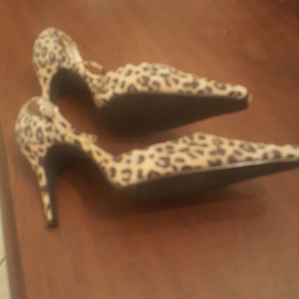 Shoes - Picture 4 of 4